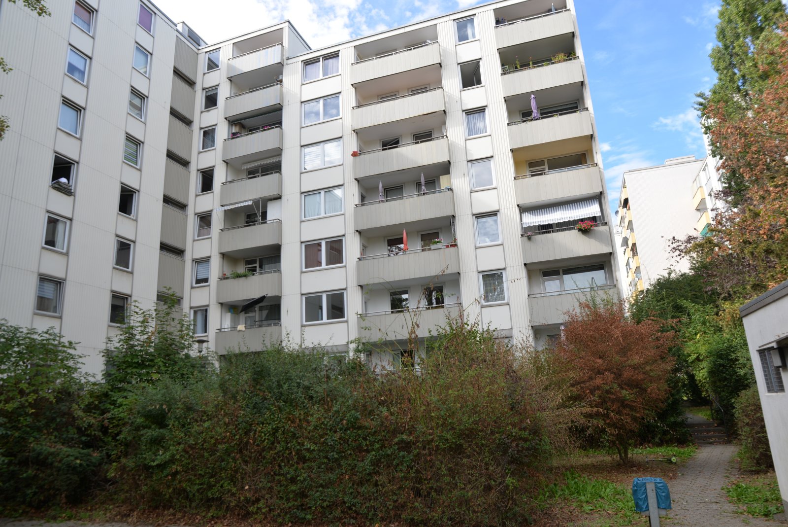 Frisch renovierte 4-Zimmer-Wohnung mit Balkon & Tiefgarage Frisch renovierte 4-Zimmer-Wohnung mit Balkon & Tiefgarage